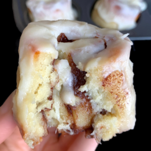 low carb keto cinnamon buns, keto cinnamon rolls