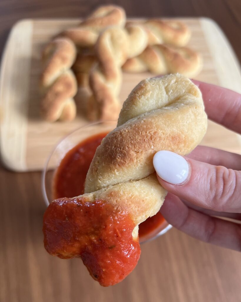 keto cheesy breadsticks with marinara sauce